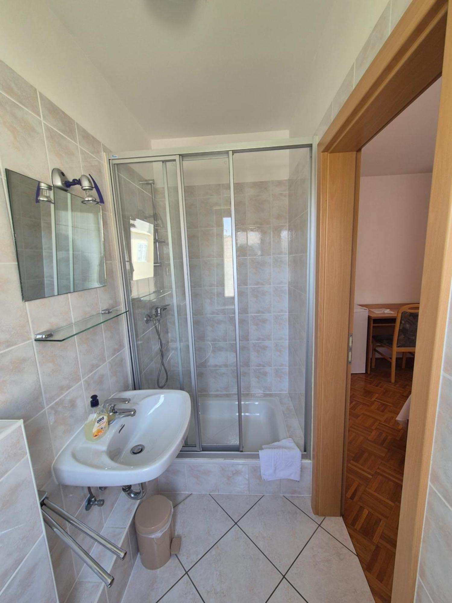 Apartments And Rooms Mamic Dugi Rat Exterior foto