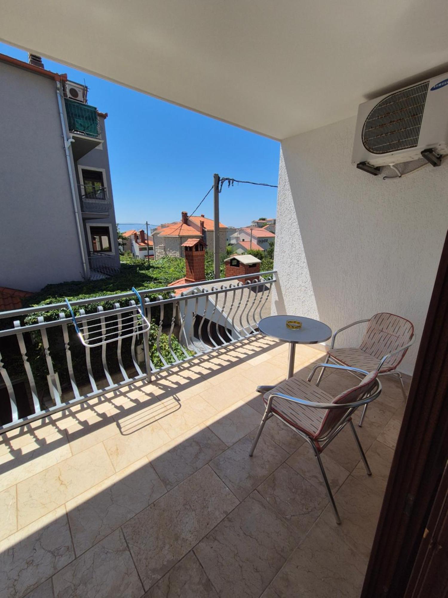 Apartments And Rooms Mamic Dugi Rat Exterior foto