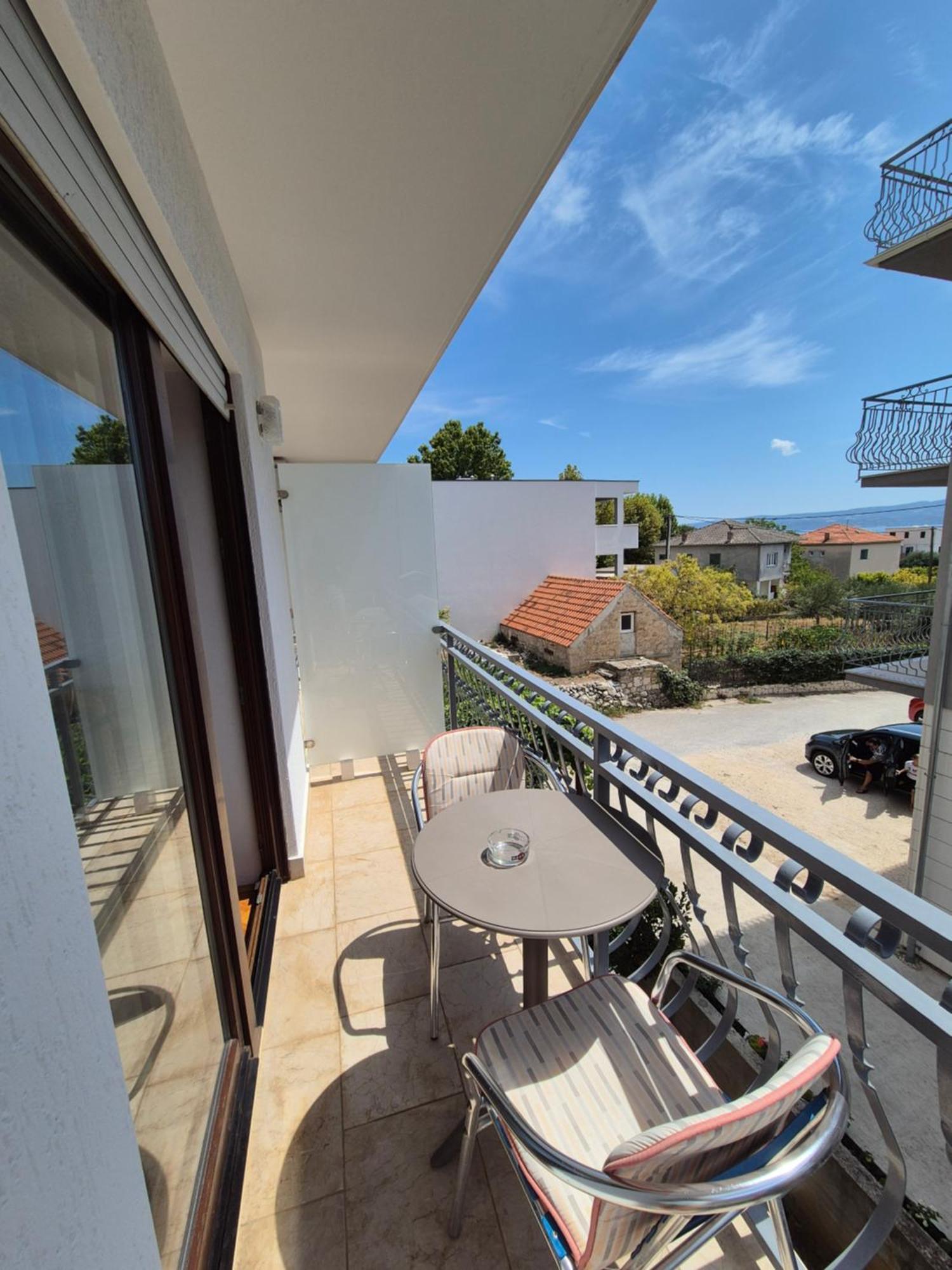 Apartments And Rooms Mamic Dugi Rat Exterior foto