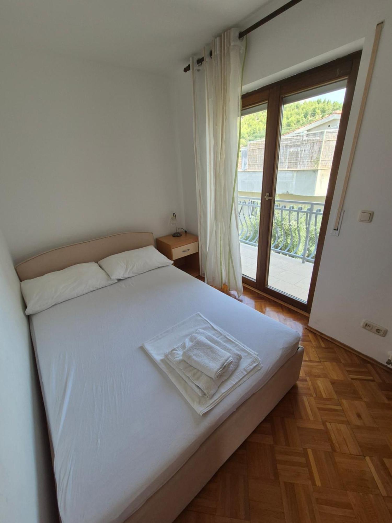 Apartments And Rooms Mamic Dugi Rat Exterior foto