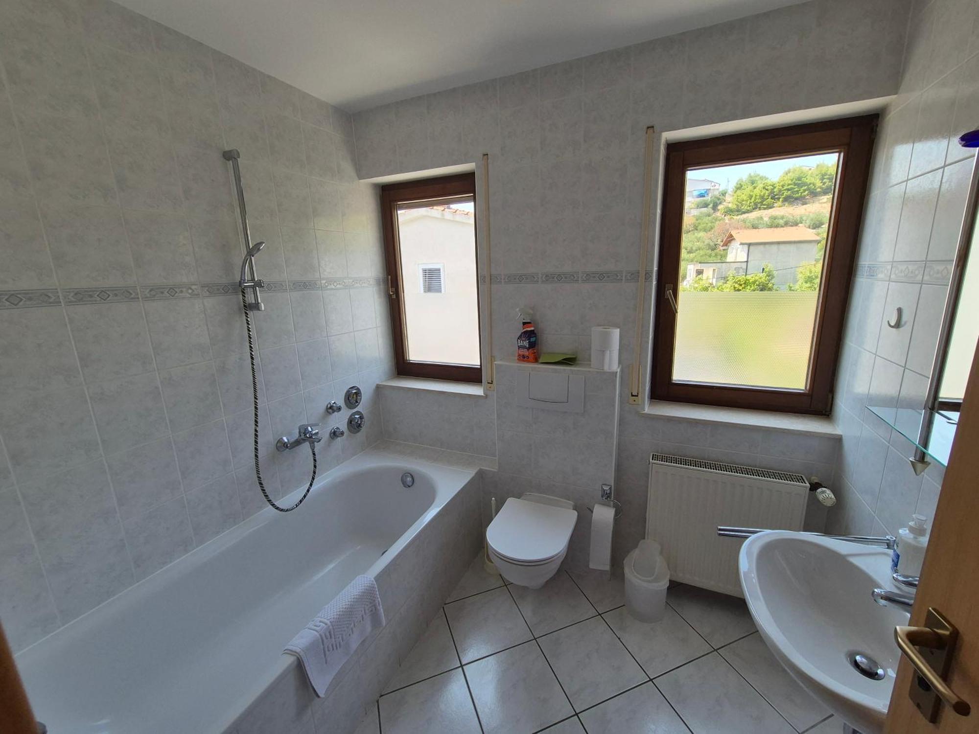 Apartments And Rooms Mamic Dugi Rat Exterior foto