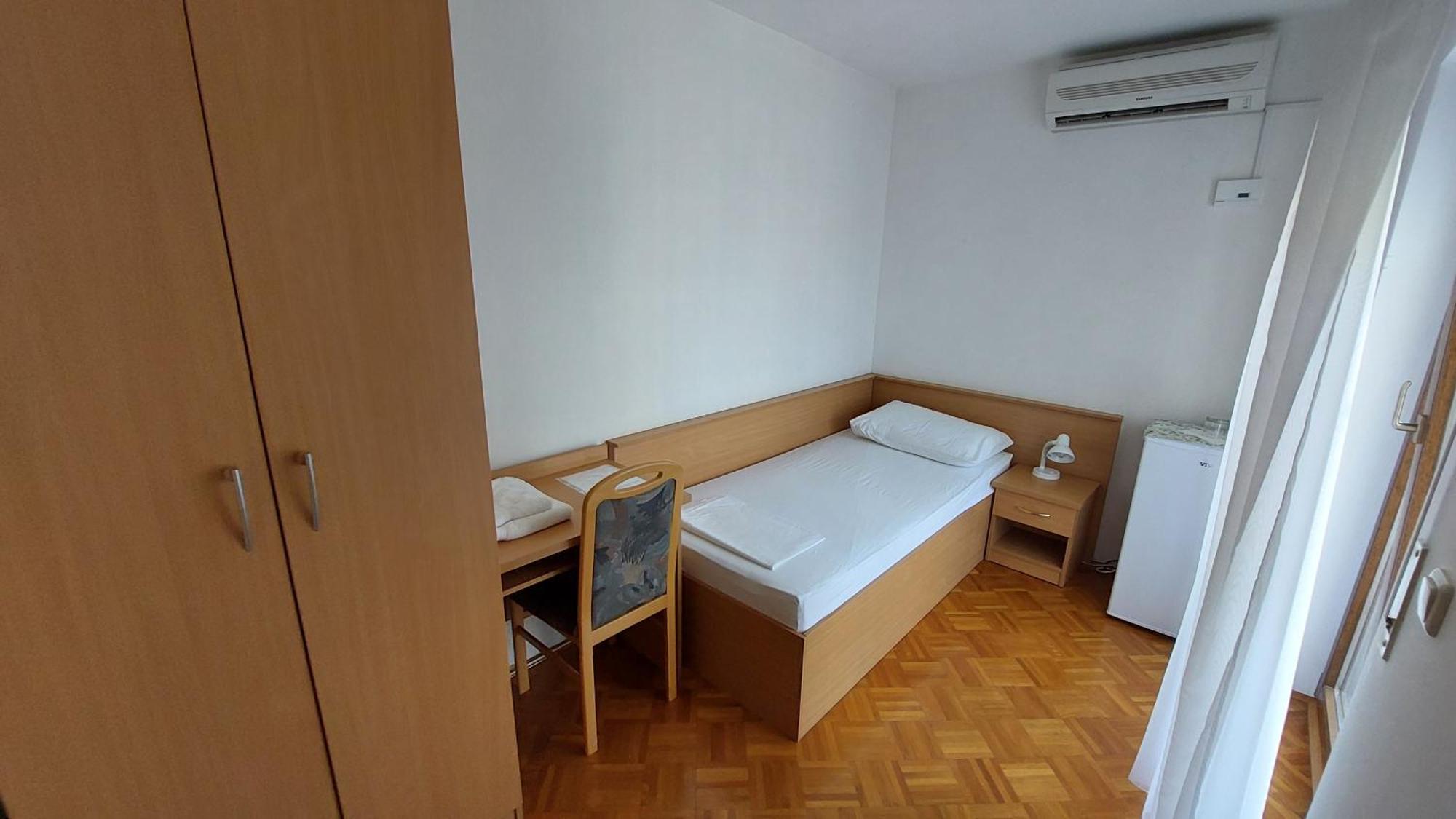 Apartments And Rooms Mamic Dugi Rat Exterior foto