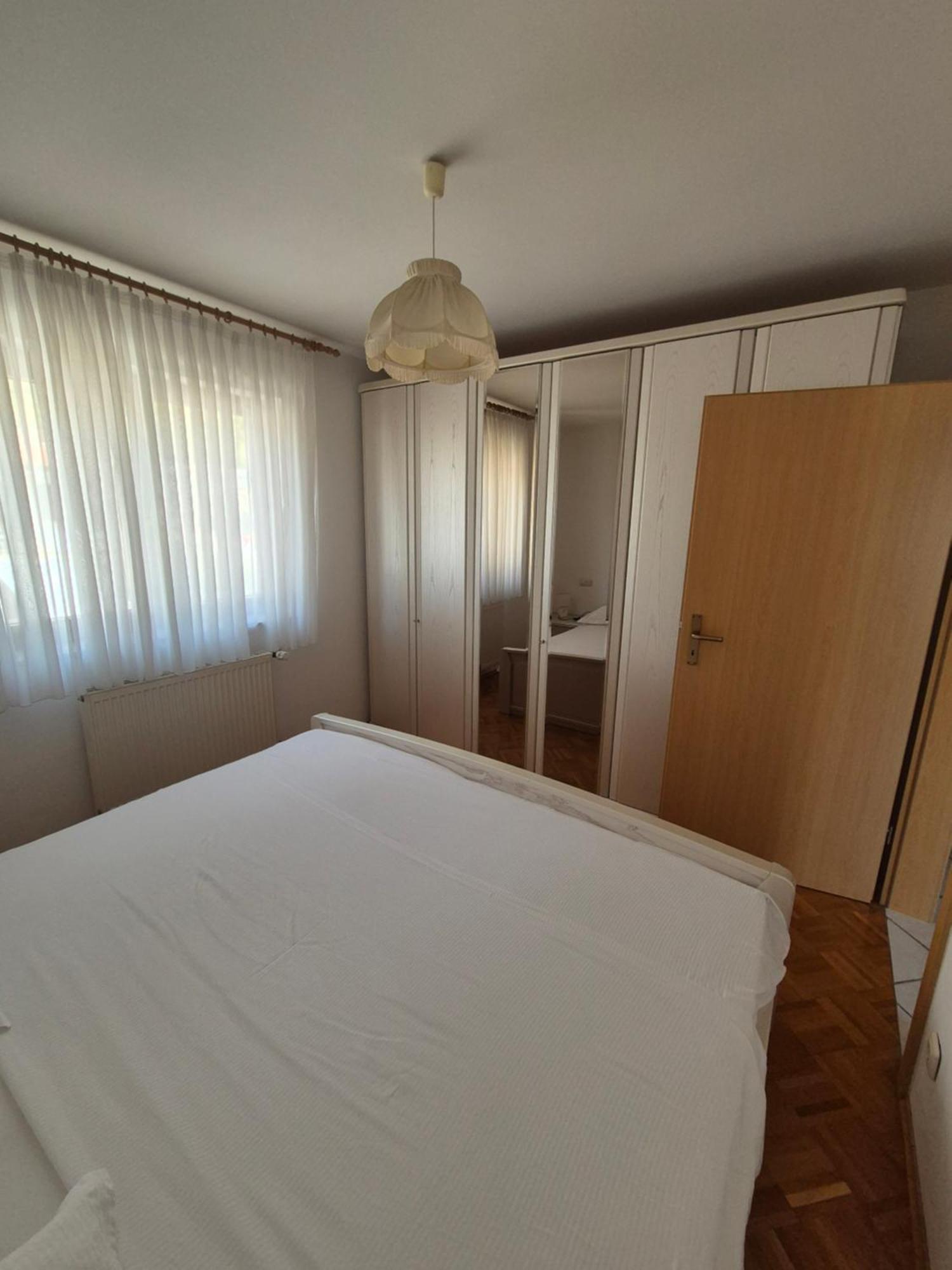 Apartments And Rooms Mamic Dugi Rat Exterior foto