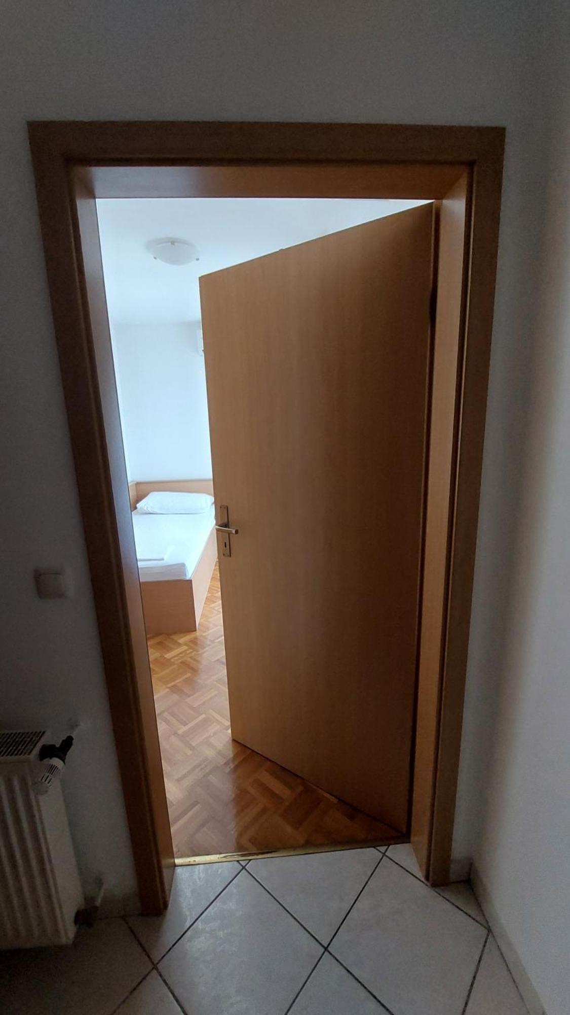 Apartments And Rooms Mamic Dugi Rat Exterior foto