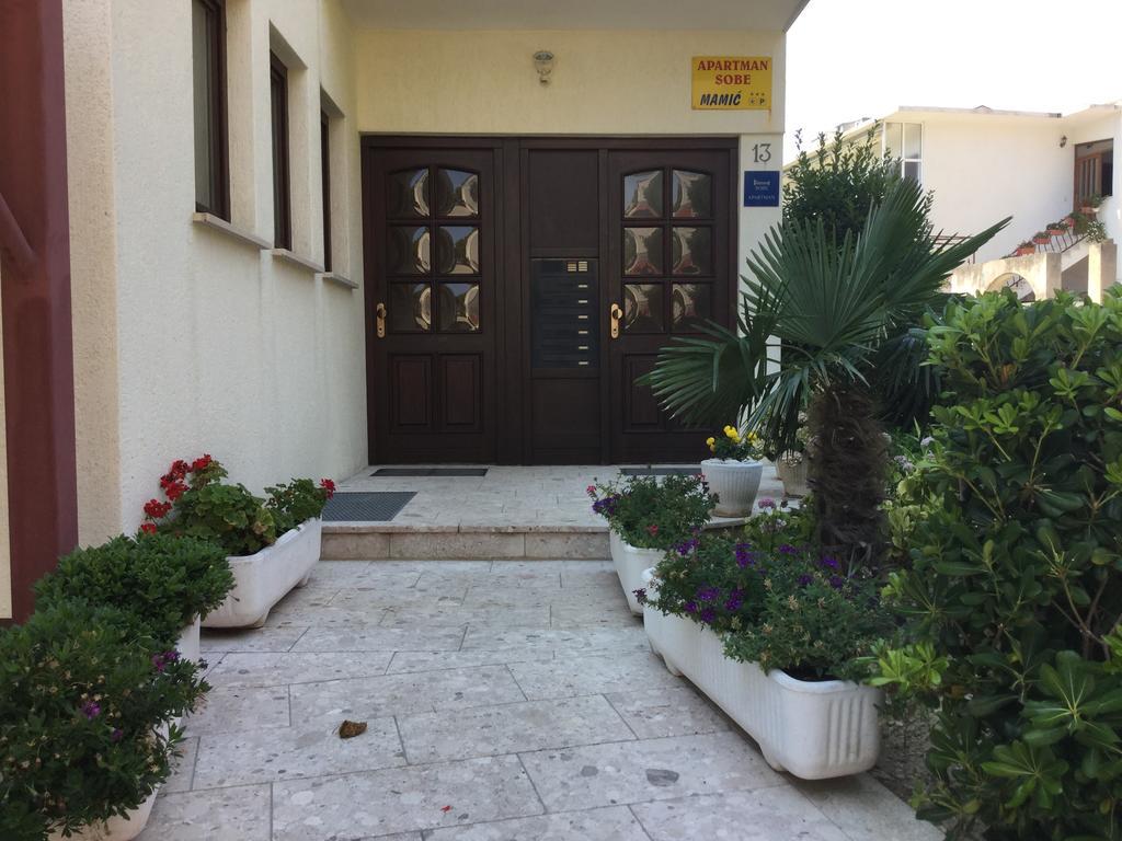 Apartments And Rooms Mamic Dugi Rat Exterior foto