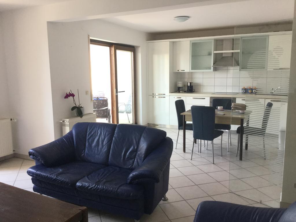 Apartments And Rooms Mamic Dugi Rat Exterior foto