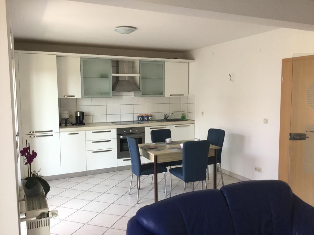 Apartments And Rooms Mamic Dugi Rat Exterior foto